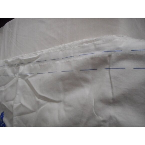 Vintage large Blue white Twin Sheet or Tablecloth pattern - unfinished edges - - Picture 4 of 10